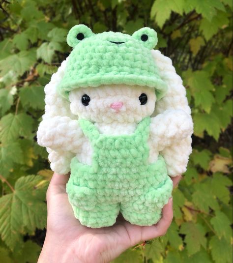 Crocheted bunny plushie wearing a frog hat and green overalls Chunky Yarn Crochet Pattern, Overalls Pattern, Frog Hat, Hello Kitty Crochet, Baby Frog, Easy Crochet Animals, Bunny Bunny, Crochet Frog, Bunny Pattern