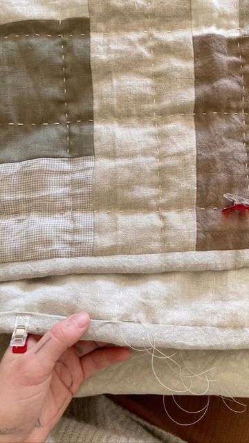 Natural Quilt, Hand Stitching Quilt Top, Linen Patchwork Quilt, Natural Dye Quilt, Hand Quilting For Beginners, Hand Tied Quilt, Hand Sewn Quilt, How To Quilt, Neutral Quilts Ideas