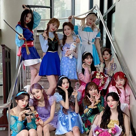 Iz*one Ot12, Iz One Icons, Cute Princess, Fantasias Halloween, Kim Min, 인물 사진, 3 In One, Stage Outfits, The Wiz