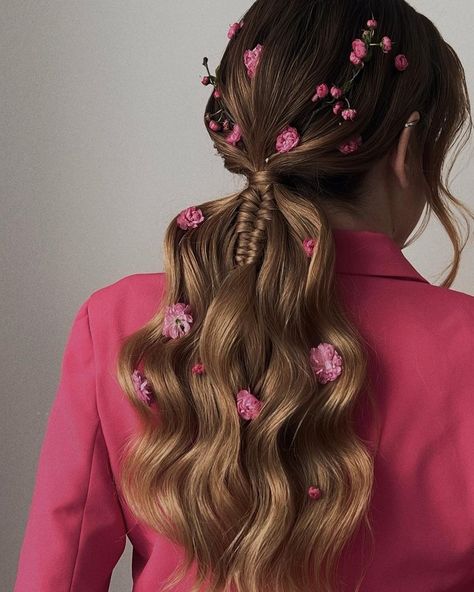 Unique Hair Designs, Editorial Hairstyles, Glamorous Wedding Hair, Messy Hair Updo, Couture Hairstyles, Quinceanera Hairstyles, Editorial Hair, Unique Hair, Hair Up Styles