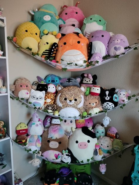 Squishmallow storage Stuffed Toys Storage, Plush Toy Display Ideas, Squishmallow Storage Aesthetic, Mini Brand Storage Ideas, How To Store Squishmallows In Bedroom, Shelves For Stuffed Animals, Squishmellow Storage Idea, Squishmallows Shelf, Organize Squishmallows