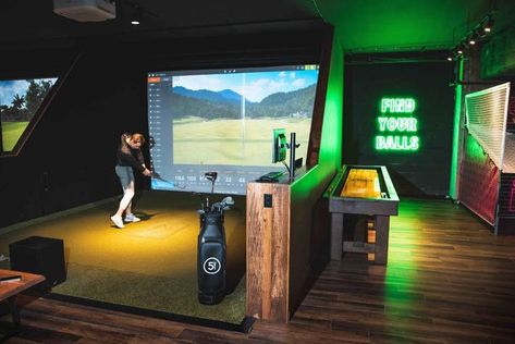 ‘Eater-tainment’ Player Five Iron Golf Is Bullish On India Golf Simulator Bar, Golf Studio, Golf Man Cave, Golf Aesthetics, Simulator Room, Indoor Golf Simulator, Golf Bar, Office Golf, Golf Simulator Room