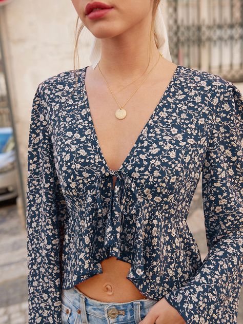 Casual Cotton Top, Women Tie, Chic Shirts, Fashion Tops Blouse, Classy Casual Outfits, Hem Top, Trendy Shirts, Floral Ruffle, Ditsy Floral