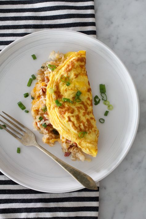 Fried Rice Omelets | A Bountiful Kitchen Bountiful Kitchen, Asian Breakfast, Making Fried Rice, Bread Appetizers, Food Breakfast, Cooked Breakfast, Japanese Dishes, Recipe Roundup, Savory Breakfast