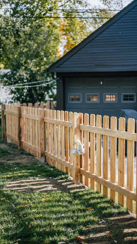 4 Feet Fence Ideas, Modern Cottage Fence, Picket Fencing Ideas, Wooden Picket Fence Ideas, 4 Ft Fence Ideas Yards Wood, Short Privacy Fence Ideas, Wooden Fence Ideas Backyards, Picket Fence Backyard, 4 Foot Wood Fence Ideas