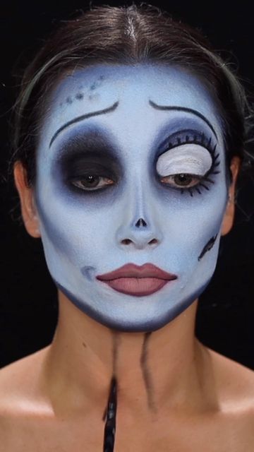 Annie Thomas on Instagram: "I know that a few people are saying that it’s too early for Halloween looks, but I feel like one month just isn’t enough. Right as August comes around I’m in the Halloween spirit!👻🎃🦇 Who else should I do? Emily from Corpse Bride 🐛 @mehronmakeup Paradise paint palette @michaelscraftstore gem that I used as a pupil and ribbon for the veil. I hot glued a faux vine leaf stem to a headband & painted it purpley grey #corpsebride #corpsebridemakeup #corpsebridecospla Corpse Bride Face Paint, Emily From Corpse Bride, Corpse Bride Makeup, Halloween Makeup For Kids, Painting Halloween, Face Painting Halloween, Creative Costumes, Easy Costumes, Kids Makeup