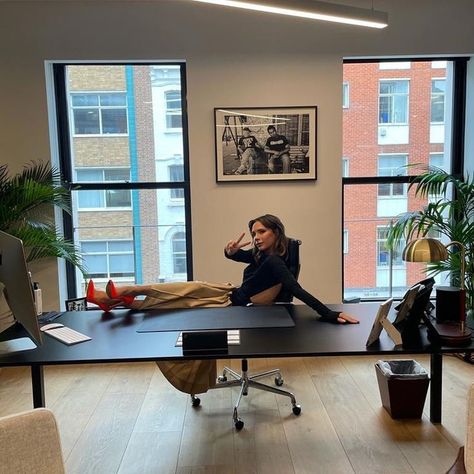 Girl Boss Office, Business Office Decor, Ceo Office, Victoria And David, Women Ceo, New York Office, Day At The Office, Work Place, Study Rooms