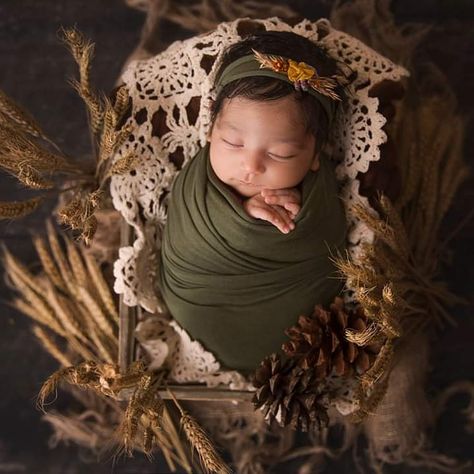 Newborn Forest Photography, Boho Newborn Photography, Rainbow Baby Photography, Boho Newborn, Diy Newborn Photography, Newborn Photography Tips, Newborn Ideas, Baby Boy Newborn Photography, Foto Newborn