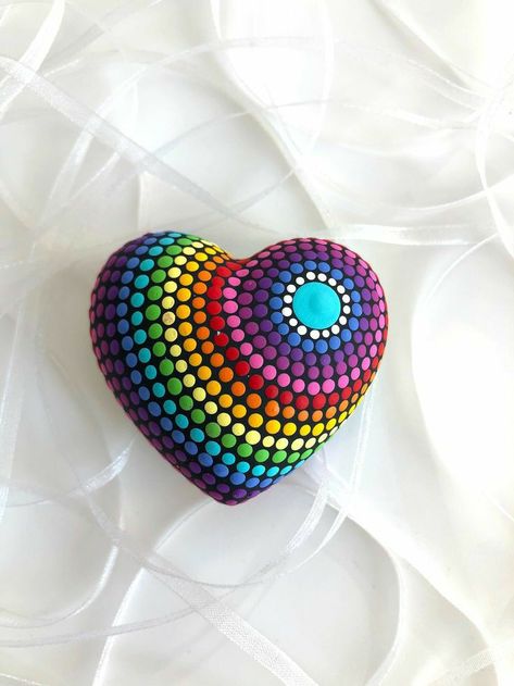 Mandala Heart, Painting Ideas Easy, Mandala Painted Rocks, Acrylic Painting Ideas, Easy Acrylic Painting, Diy Rock Art, Painted Rock Animals, Mandala Rock Art, Stone Art Painting