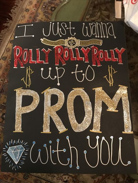 Reminds me of him 😍 PINTEREST ⚠⚠⚠ CAPRYCEAMORSAF1S ✨ Prom Sign Ideas, Prom Asks, Prom Signs, Sadie Hawkins Proposals, Hoco Signs, Formal Proposals, Cute Promposals, Dance Proposals, Promposal Ideas