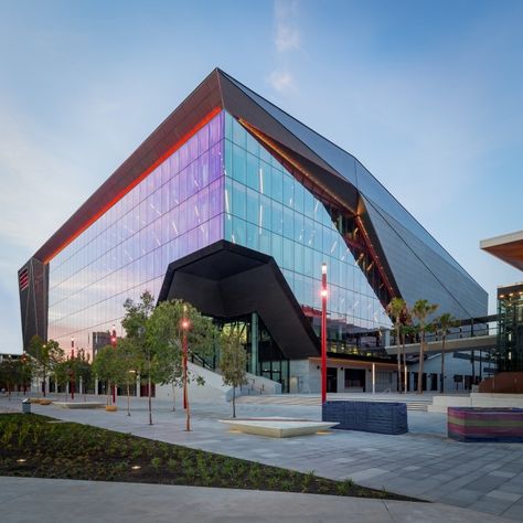 The International Convention Centre (ICC) Sydney, designed by Hassell and Populous, has opened at Darling Harbour in Sydney. Landscape Architecture Park, Dynamic Architecture, Retail Facade, Commercial And Office Architecture, Dynamic Lines, Exhibition Centre, Unique Buildings, Commercial Architecture, Commercial Building