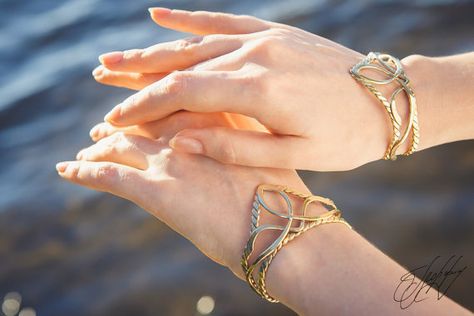 Gold Wedding Accessories, Fairy Bracelet, Elf Jewelry, Fairy Bracelets, Celtic Bracelet, Medieval Wedding, Wedding Photo Shoot, Medieval Jewelry, Gold Armband