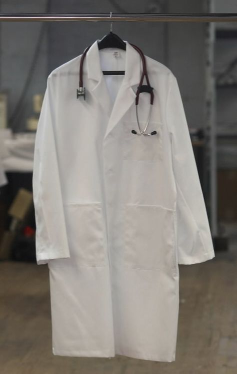 i may or may not wear one when i have my office but i might need one for when i work in a hospital White Coat Outfit Medical, Lab Coat Aesthetic, White Coat Medical, White Coat Doctor, White Coat Ceremony Outfit, White Coat Outfit, Doctor White Coat, Nursing School Life, Doctor Coat