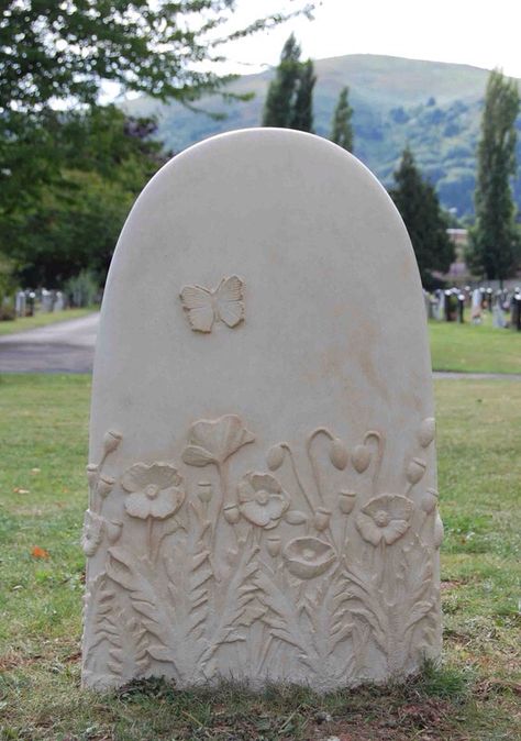 Diy Headstone, Flat Headstones, Monument Ideas, Grave Monuments, Tombstone Designs, Cemetery Monuments, Pet Cemetery, Cemetery Headstones, Cemetery Decorations