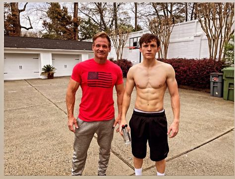 Tom Holland Abs, Dangerous Sports, Foto Top, Tom Holland Imagines, Tom Holland Peter Parker, Tom Holland Spiderman, Tommy Boy, Men's Toms, Man Thing Marvel