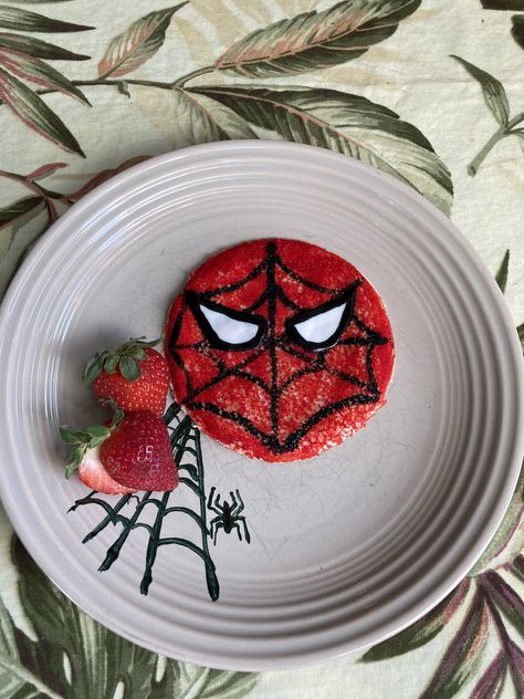 Spider-Man kid snack Spider Man Breakfast, Spiderman Pancakes, Spider Man Food, Bandana Nails, Baby Nutrition, Pancake Art, Hot Cakes, Spiderman Cake, Animatronic Fnaf