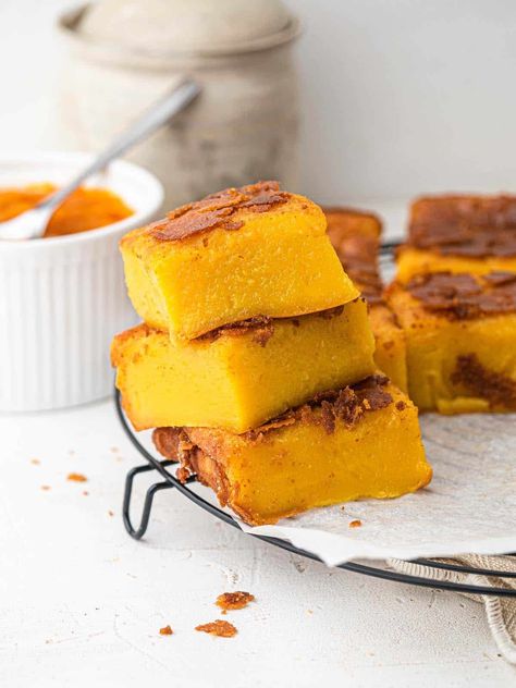 Chewy, stretchy pumpkin butter mochi with a crisp and buttery crust, there's no better way to make mochi during fall! Pumpkin Butter Mochi Recipe, Pumpkin Butter Mochi, Pumpkin Mochi Hawaiian, Peanut Butter Mochi Recipe, Pumpkin Mochi Recipe, Pumpkin Mochi, Hawaiian Desserts, Butter Mochi, Mochi Recipe