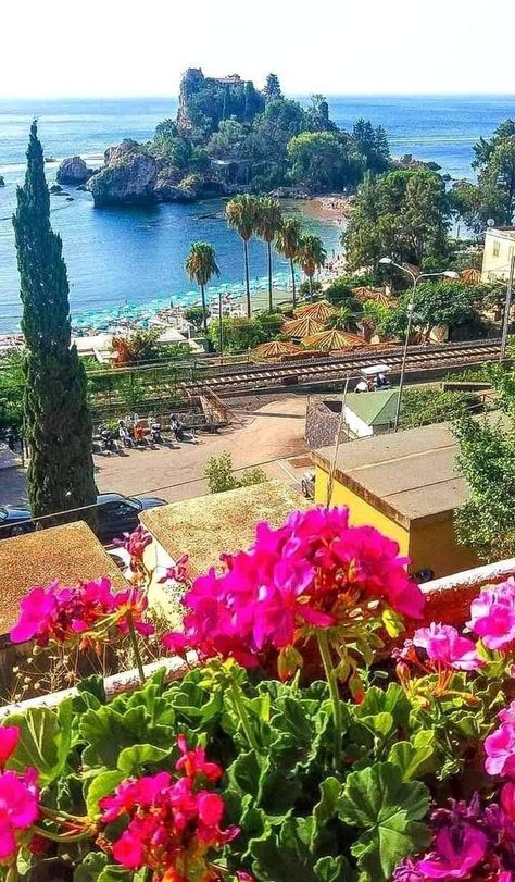 My beautiful Italy❤ | Taormina ~ Italy 🇮🇹 | Facebook Taormina Italy, Eternal Summer, Sicily Italy, Happy Weekend, Sicily, All Over The World, Beautiful Places, Wonder, Italy