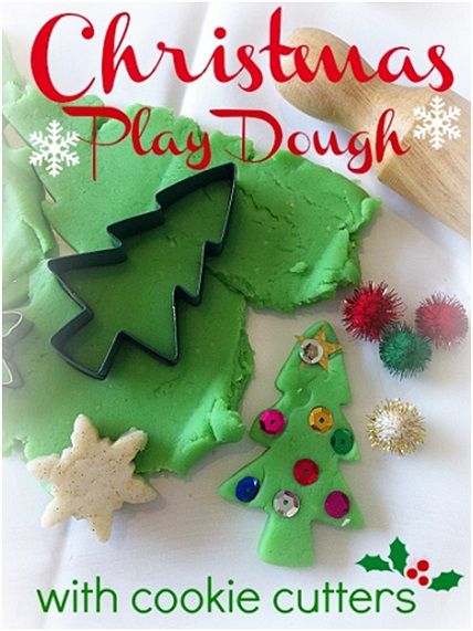 Christmas tree craft With Cookie Cutter Play Dough Christmas, Christmas Play Dough, Playdough Activities, Dough Ornaments, Christmas Crafts For Kids To Make, Kids Crafting, Christmas Play, Preschool Christmas, 12 December