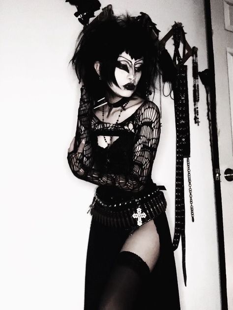 Trad Goth Outfits, Goth Outfit Inspo, Chica Punk, Traditional Goth, Goth Gifts, Goth Fits, Goth Outfit Ideas, How To Impress, Goth Subculture