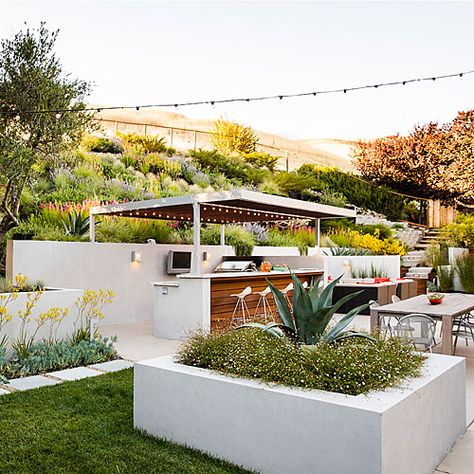 A Hillside Garden's Ingenious Design - Sunset Cottage Patio, Water Wise Plants, Hillside Garden, Sloped Backyard, Modern Backyard Landscaping, Building A Pergola, Video Garden, Sunset Magazine, Hillside Landscaping