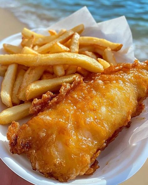 Irish Fish And Chips, Fish And Chips Aesthetic, Fish Recipes Fried, Fish Fry Sides, Fish Goujons, Beer Battered Fish And Chips, Crispy Fried Fish, Nonna Pia, Fish And Chips Recipe