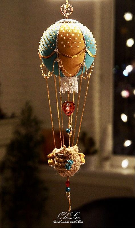 Hot Air Balloon Craft, Diy Hot Air Balloons, Light Bulb Crafts, Hot Air Balloon Design, Diy Tree Decor, Hot Air Balloon Decorations, Balloon Crafts, Holiday Crafts Christmas, Balloon Design