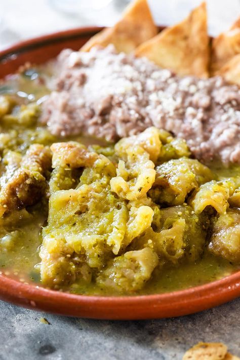 Salsa Verde Pork, Chicharrones Recipe, Green Salsa Verde, Caldo Recipe, Pork Crackling, Mexican Salsa Recipes, Mexican Comfort Food, Mexican Stew, Mexican Food Dishes