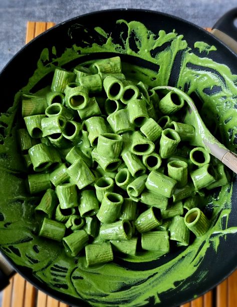 Super Creamy High Protein Spinach Pasta - Kosher Everyday Protein Pasta Sauce Recipes, High Protein Spinach Pasta, Super High Protein Foods, Spinach Zucchini Pasta, High Protein Pasta Dishes, Clean Eating Pasta Recipes, Spinach Sauce For Pasta, Green Spinach Pasta, Healthy Green Pasta