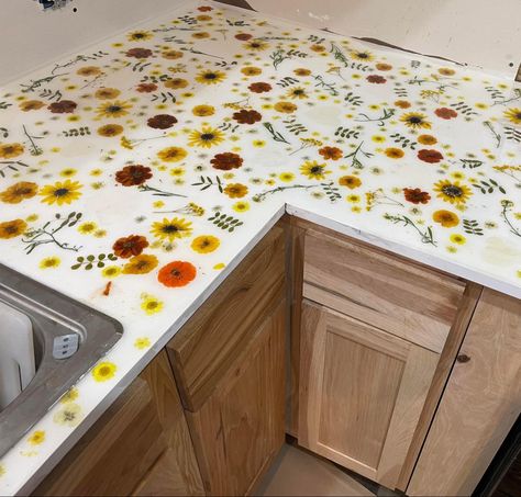 Dried flower epoxy counters Dried Flower Epoxy, Diy Countertop, Flower Epoxy, Epoxy Countertop, Diy Countertops, Dried Flower, Dried Flowers, Countertops, Sweet Home