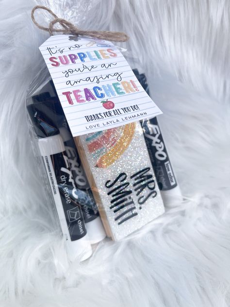 Teacher Gift Set | Personalized Glitter Whiteboard Eraser | Chalkboard eraser | Teacher Appreciation gift | Personalized Teacher Gift #thriftyfrugalmom #teachergift #teacherappreciation #cheapgifts #teacher #create #students #gifts. Go for more info 👉https://whispers-in-the-wind.com/top-10-graduation-gift-ideas/?teacher100 Teacher Appreciation Gifts Supplies, Custom Dry Eraser, Senior Teacher Gifts, Crochet Dry Erase Eraser, Cute Small Teacher Gifts, Diy For Teachers Gifts, Things To Make For Teachers, Expo Marker Gift, Teacher Appreciation Gifts Dollar Tree