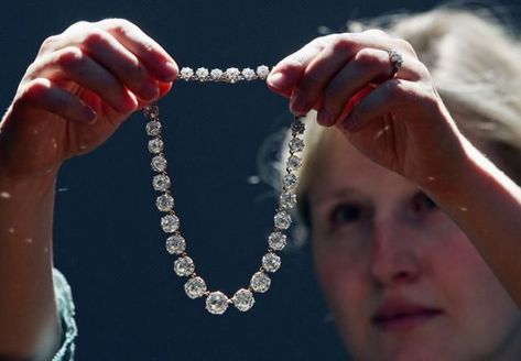 The Five Most Expensive Necklaces Ever Sold at Auction Most Expensive Jewelry, Expensive Necklaces, Round Diamond Earrings, Family Jewellery, Solitaire Pendant Necklace, Princess Margaret, Royal Jewels, Expensive Jewelry, Queen Mary