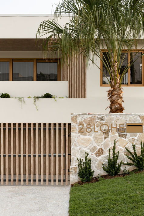 Modern Coastal Facade, Stone Fence Ideas, Palm Springs Exterior, Coastal Facade, External Wall Cladding, Stone Feature Wall, Coastal Exterior, Palm Springs House, Home Designs Exterior