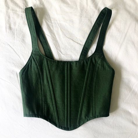 Corset Top Outfit, Corset Fashion Outfits, Green Corset, Corset Fashion, Diy Sewing Clothes, Bra Top, Mode Inspiration, Corsets, Fashion Sewing