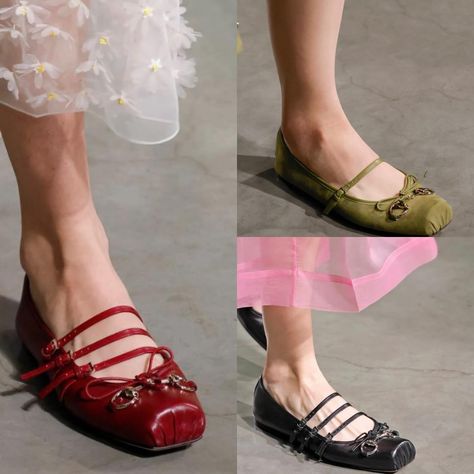 Gucci Ballet Flats, Flats Gucci, Resort 2025, Model Runway, Shoes Fall, Gucci Gucci, Shoe Inspo, Gucci Fashion, Fall Shoes