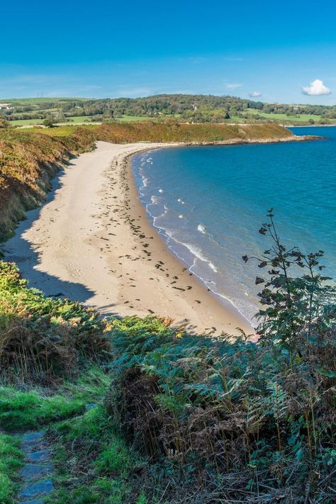 One of the UK's most underrated islands certainly packs a punch when it comes to swathes of sand. These are the most beautiful Anglesey beaches. Best Beaches In Phuket, Perissa Beach, Kamari Beach, Beaches To Visit, Kaanapali Beach, Best Beaches To Visit, Beach Place, Patong Beach, Rock Pools