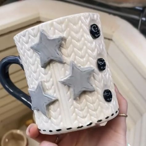 Handmade Pottery Aesthetic, Clay Mug Ideas Easy, Cool Ceramics Projects Ideas, Handmade Pottery Mugs Ideas, Mug Clay Ideas, Taylor Swift Ceramics, Taylor Swift Pottery Ideas, Taylor Swift Clay Art, Clay Taylor Swift