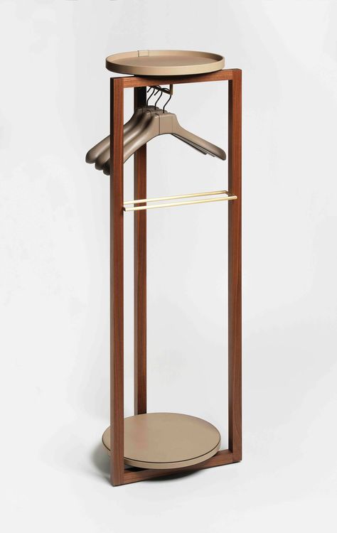 Elegant, sumptuous, linear. Our Achille valet stand is entirely made with valuable walnut wood structure, enriched with brass finishes and completed with two genuine leather trays. A design masterpiece for suits, shirts and trousers perfect for a bedroom or guest rooms. Clothes Valet, Office Hub, Living Room Unique, Clothes Valets, Valet Stand, Fireplace Set, Wood Clothes, Leather Tray, Jewelry Organizer Storage