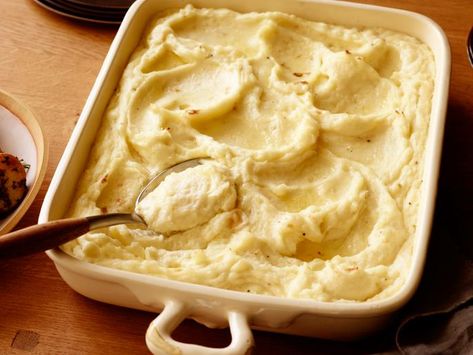 Creamy Mashed Potatoes Recipe, Ree Drummond Recipes, Best Thanksgiving Side Dishes, Mashed Potatoes Recipe, Creamy Mash, Thanksgiving Recipes Side Dishes, Pioneer Woman Recipes, Mashed Potato Recipes, Ree Drummond