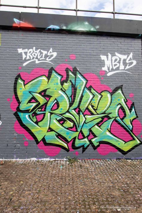 Graffiti On Brick Wall, Graffiti Project, Graffiti Artwork, Urban Street Art, Scenery Background, Simple Phone Wallpapers, Street Graffiti, Gcse Art, Graffiti Lettering