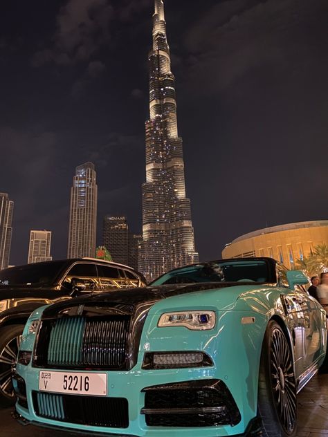 Dubai Burj khalifa Burj Khalifa With Car, Dubai Fake Story, Rich Life Style, Sky Bedroom, Dubai Bling, Life In Dubai, Dubai Yacht, Dubai Burj Khalifa, Bedroom View