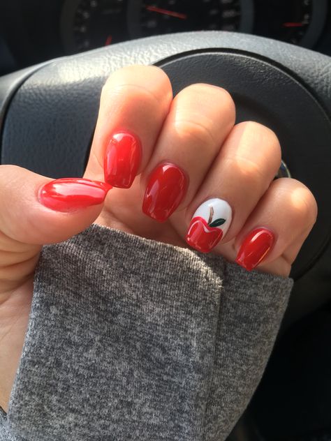 Nails With Apple Design, Simple Nail Designs Back To School, Teacher Nail Inspiration, Classy Teacher Nails, Back To School Nail Art For Teachers, Nail Designs For Teachers, Teacher Graduation Nails, Prek Teacher Nails, Nail Ideas For Teachers