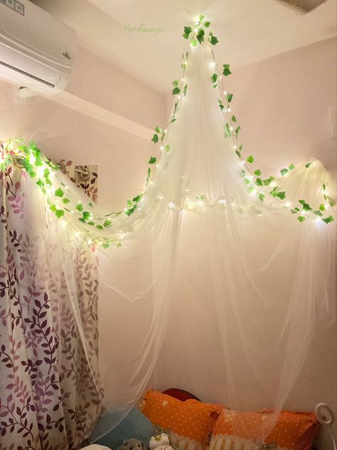 Light up vines, overhead canopy, fairy lights Leaf Canopy Bed, Canopy With Vines, Vines Over Bed, Green Canopy Bed, Aesthetic Canopy, Fairy Theme Room, Aesthetic Vines, Bed Canopy With Lights, Green And White Bedroom