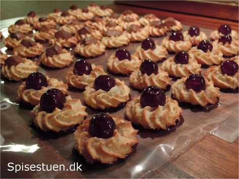 Diy Cream, Danish Food, Almond Recipes, Food Humor, Marzipan, Mini Cupcakes, Just Desserts, Summer Recipes, Mini Cheesecake