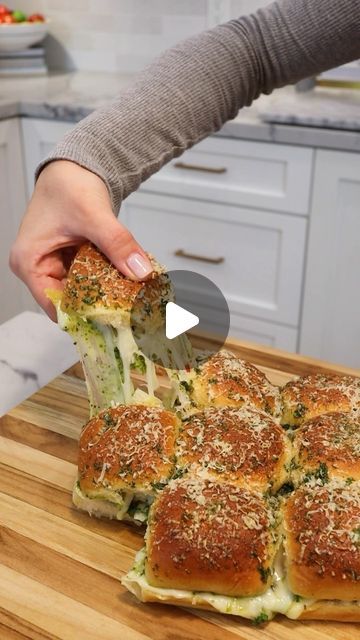 Erin O'Brien on Instagram: "Pesto Pizza Game Day Sliders with @kingshawaiian #ad 🍕😍 With the big game right around the corner, I’m taking #slidersunday very seriously. I’ve loved King’s Hawaiian Original Hawaiian Sweet Rolls for as long as I can remember and this has quickly become my favorite way to enjoy them! They’re soft, fluffy, and the perfect balance of salty and sweet for this recipe. It doesn’t hurt that they’re done in no time and so simple to make. Hope you love them as much as we do! Here’s the full recipe:

Ingredients:
1 pack of King’s Hawaiian Original Hawaiian Sweet Rolls
2 cups low-moisture mozzarella, freshly grated 
6 slices provolone cheese
12 slices roma tomatoes
12 slices sopressata
3 tbsp. homemade Pesto plus more for dipping (recipe below)
Garlic Herb Butter (reci Hawaiian Bread Sliders, Game Day Sliders, Italian Rolls, Pizza Slider, King Hawaiian Rolls, Pesto Sandwich, Bread Pull Apart Recipes, Pizza Games, Hawaiian Sweet Rolls