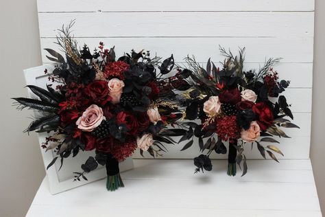 Dark Romantic Wedding, Gothic Wedding Theme, Thistle Wedding, Faux Bouquet, Dark Wedding Theme, Black Bouquet, Halloween Themed Wedding, Bridal Bouquet Fall, Goth Wedding