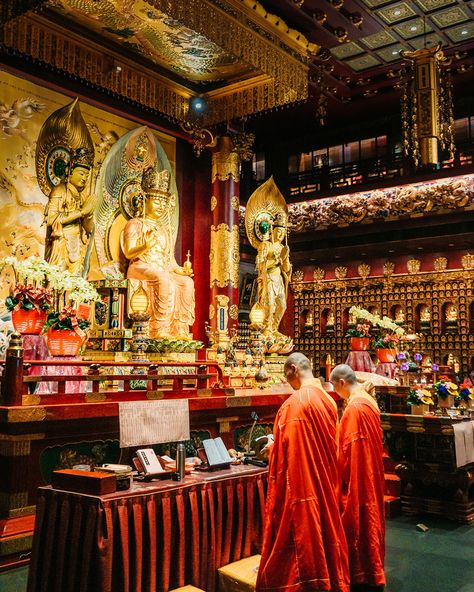 Buddhist Ceremony Singapore Grand Library, Chinese Buddha, Buddha Artwork, Singapore City, Mahayana Buddhism, Buddhist Prayer, Chinese History, Building Art, Buddha Image