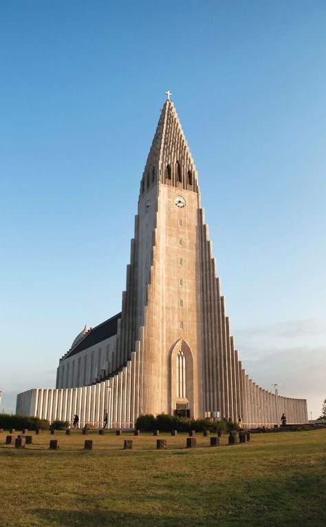 Arch Art, Church Building Design, Europe Architecture, Lovers Images, Old Abandoned Buildings, Famous Architecture, Iceland Reykjavik, Reykjavik Iceland, Sacred Architecture