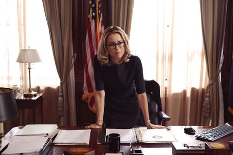 Madam Secretary Tv Series, Elizabeth Mccord, Tea Leoni, Secretary Outfits, Madam Secretary, Classic Television, People's Choice Awards, Good Wife, Tv Episodes