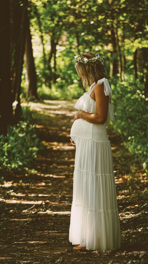 Maternity Photo Flower Crown, Maternity Shoot Flower Crown, Wild Flower Maternity Shoot, Woodland Maternity Shoot, Maternity Shoot Flowers, Maternity Pictures With Flowers, Flower Pregnancy Shoot, Maternity Shoot Hairstyles, White Dress Maternity Shoot